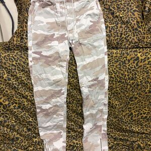 American Eagle Outfitters Camo Joggers - Beige and Brown